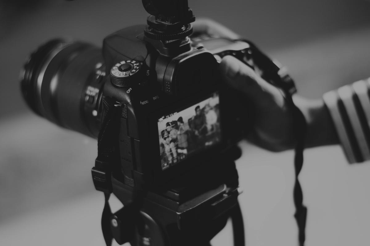 การขายภาพดิจิทัลผ่าน Shutterstock ยังคงดีอยู่หรือไม่ และ AI มีผลกระทบอย่างไร